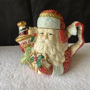 Santa tea pot/ gravy boat/ creamer pitcher